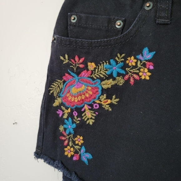 BDG High Rise Dree Cheeky Shorts 27 Black Frayed Hem Colorful Floral Embroidery - Picture 3 of 6